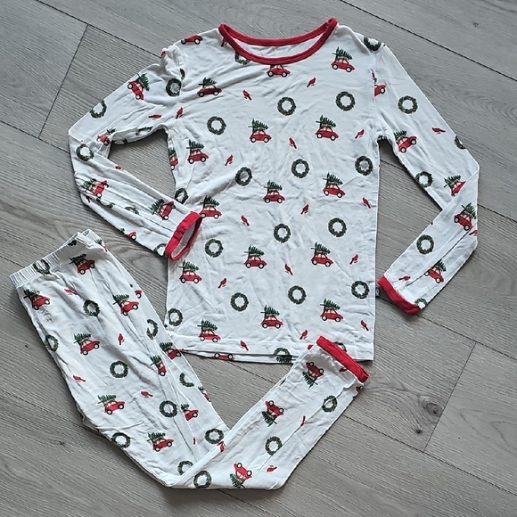 Kyte BABY Other - ❤️Kyte Baby Bamboo Christmas Truck & Wreaths Pajama Set, Size 8